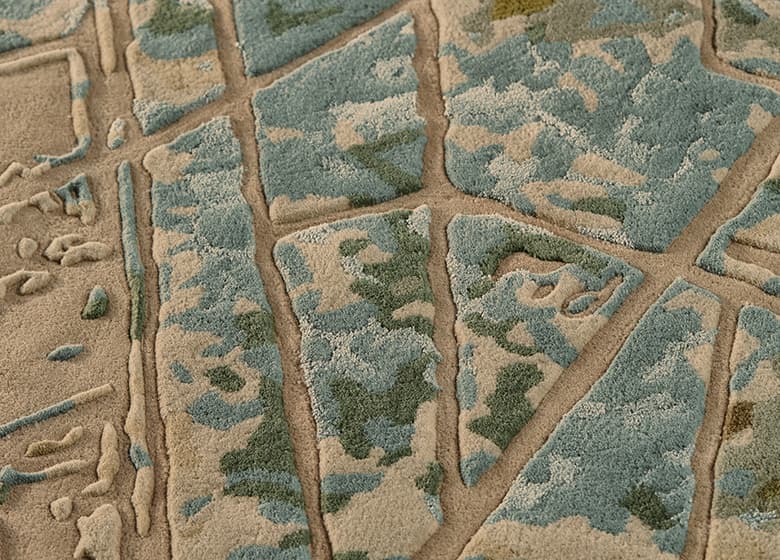 Teppichmuster in Camouflagefarben und Sandoptik