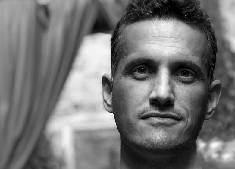 Portrait des männlichen Möbeldesigners Massimo Zazzeron