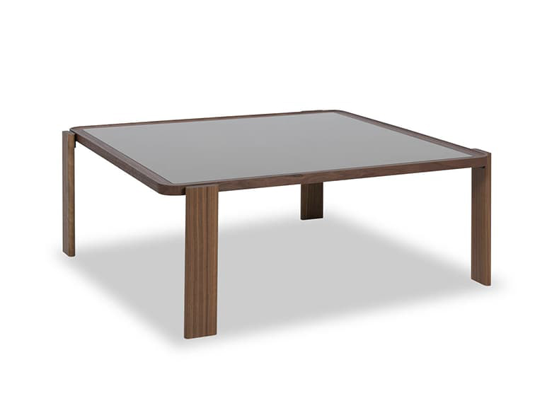 Freisteller eines Couchtischs aus Holz und Glas