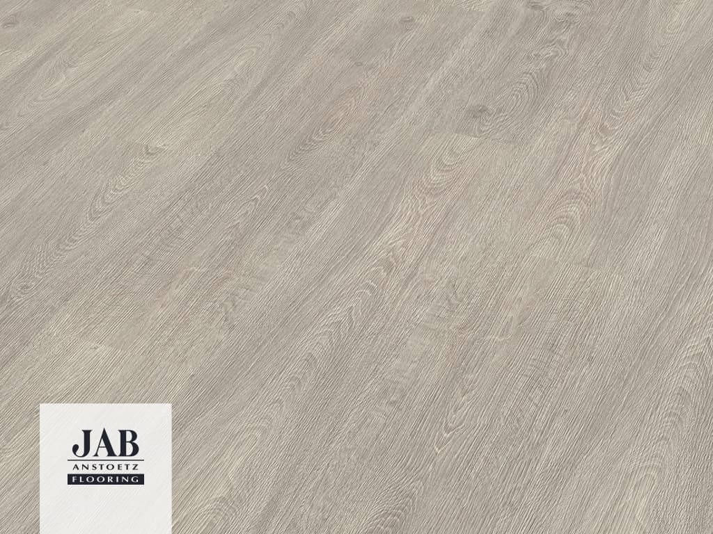 Vinylboden verlegt in grauer Holzoptik