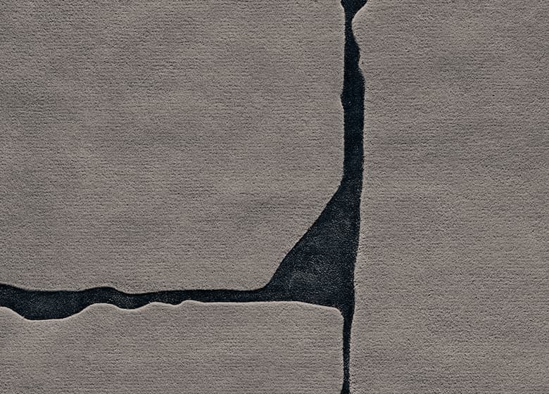 Teppichboden grau mit schwarzen Linien