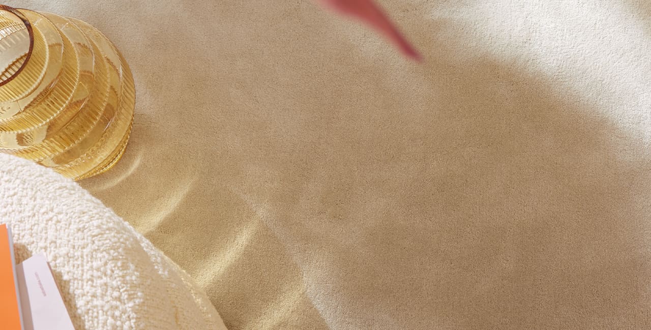Beigefarbiger Teppichboden Detailbild