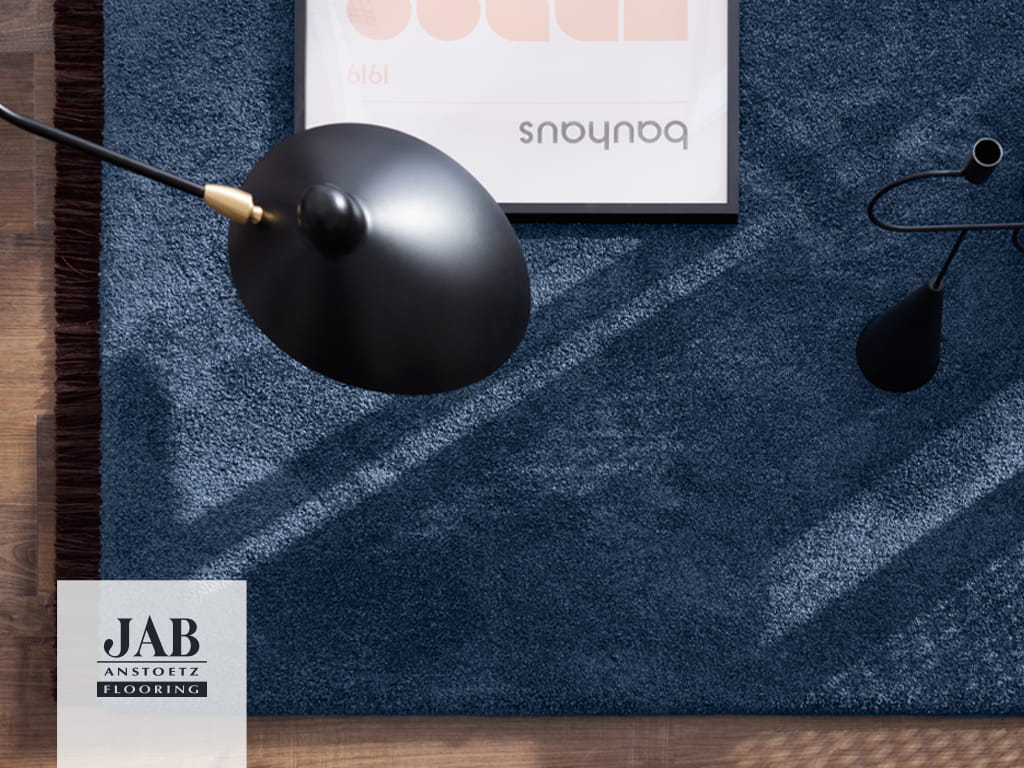 Detailaufnahme blauer Teppichboden