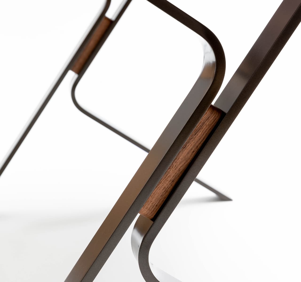 Schreibtisch Supreme Detailfoto von den Füßen