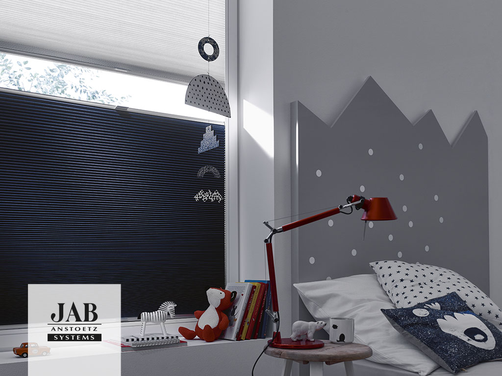 teaser-jab-anstoetz-group-styles-of-living-sunprotection-plissee-blinds-duette-silk-dark.jpg