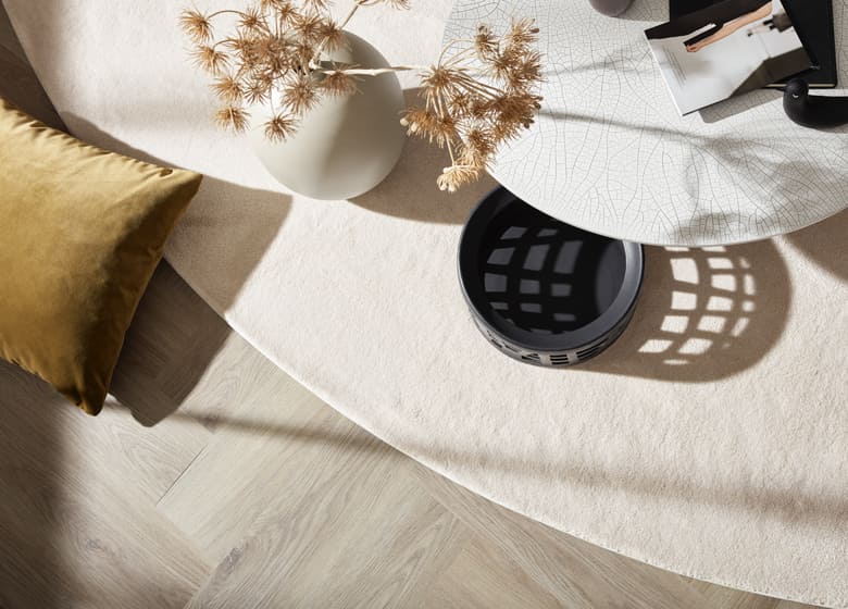 Runder Velours Teppichboden in creme