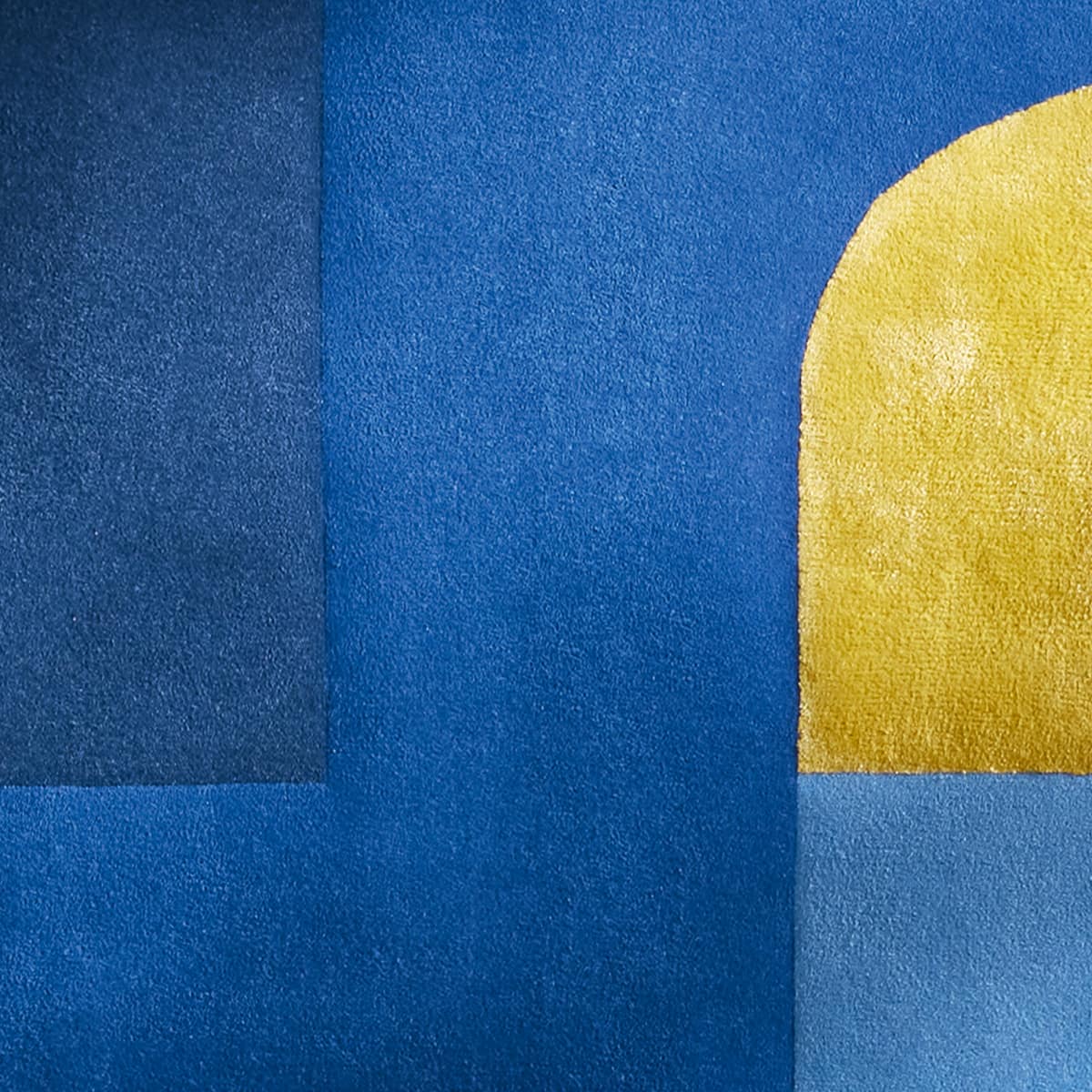 Blauer Teppich mit Grafischen Formen