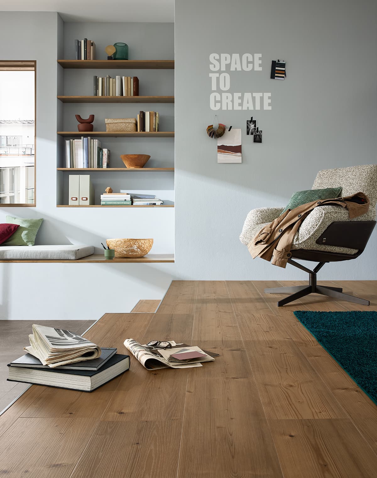 Wohnzimmer mit Vinylboden in Holzoptik.