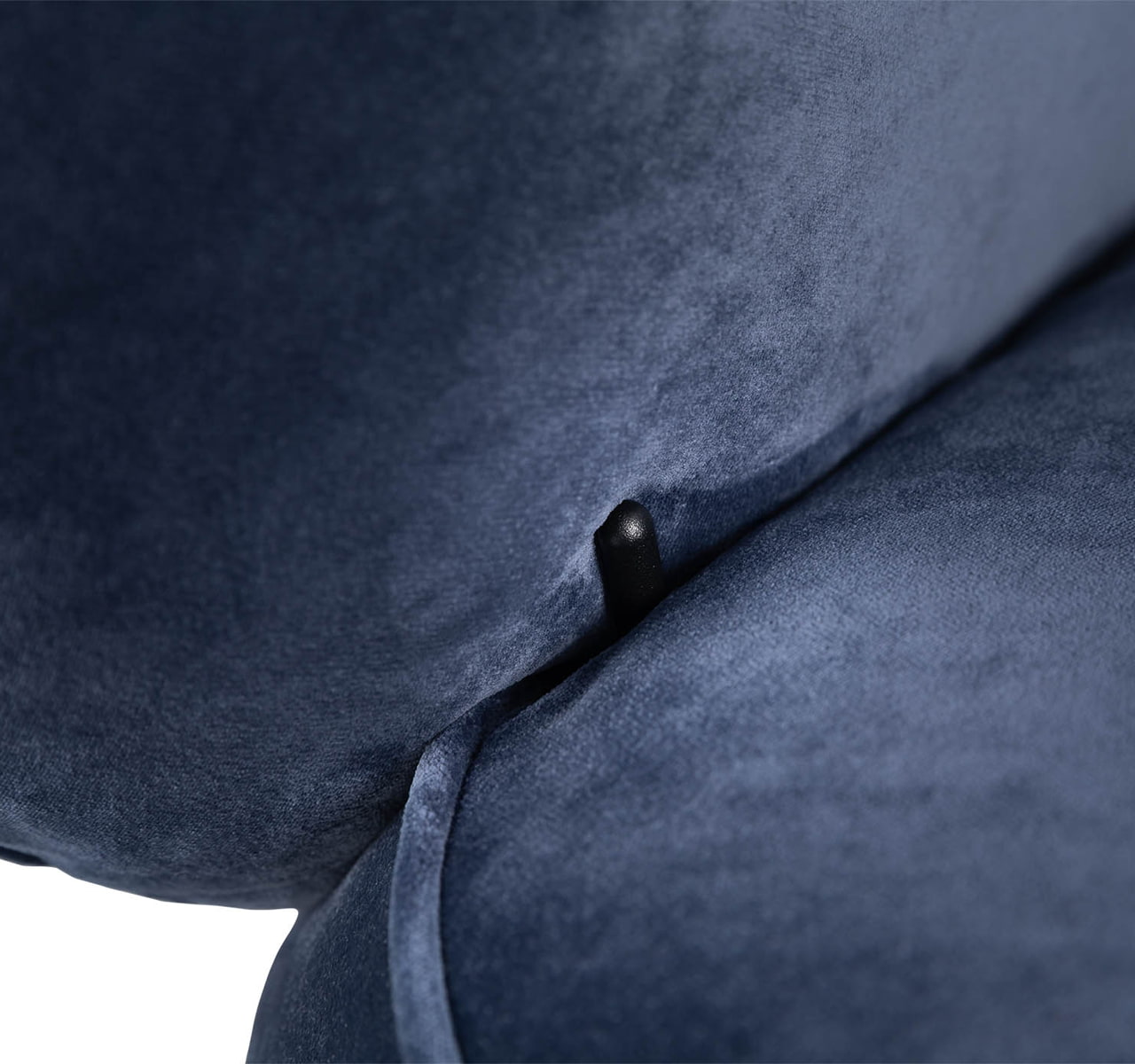 Detailbild blauer Sessel mit Hebel