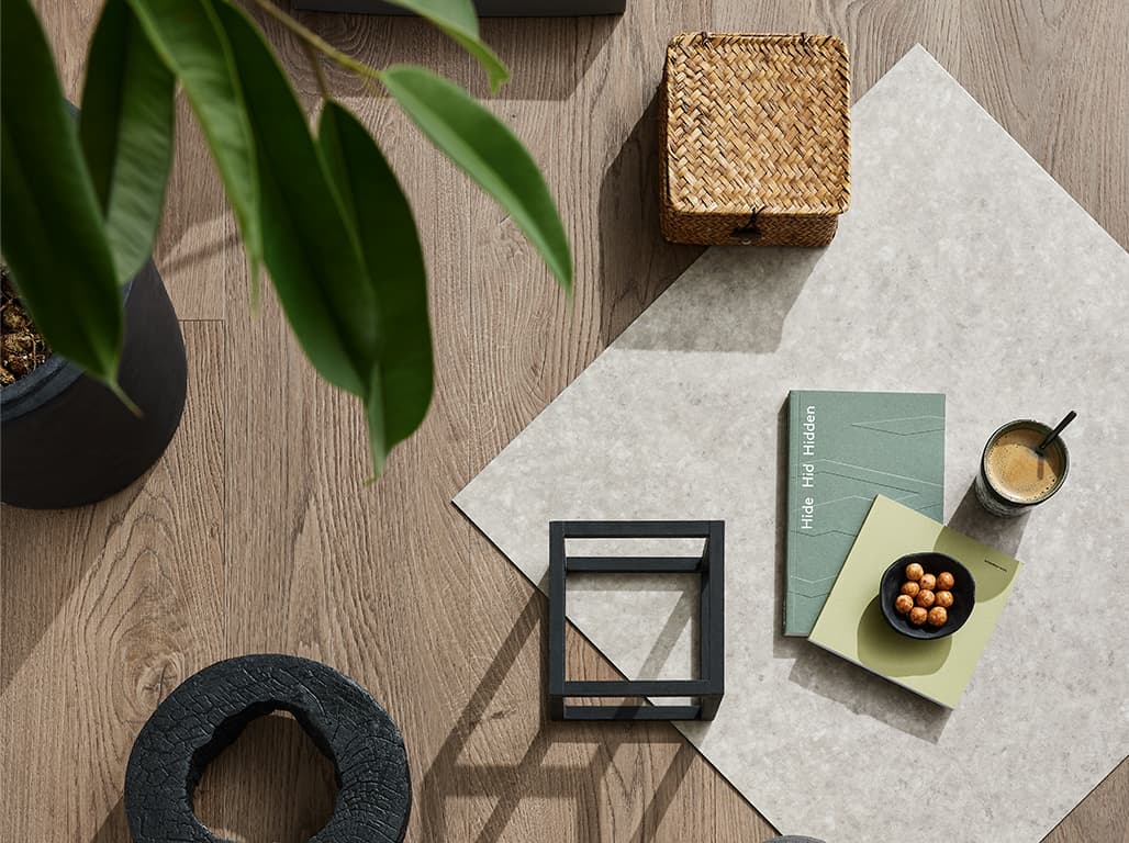 Collage mit Vinylboden in Holzoptik.